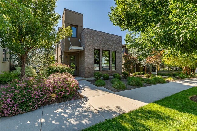 Building Photo - 2758 S Honeycomb Way