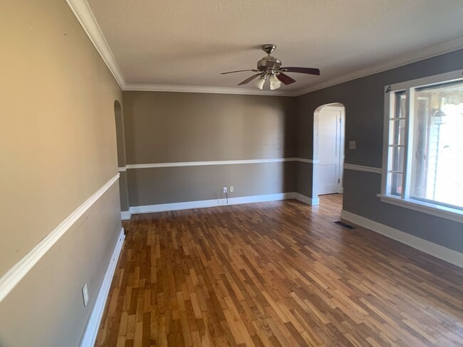 Building Photo - 707 Sims Ave