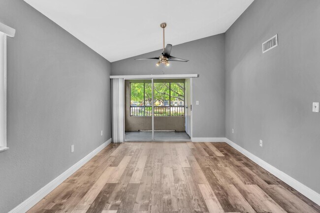Foto del edificio - 2890 N Oakland Forest Dr