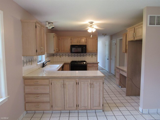 Building Photo - 4 br, 2.5 bath House - 9450 Consumers Dr