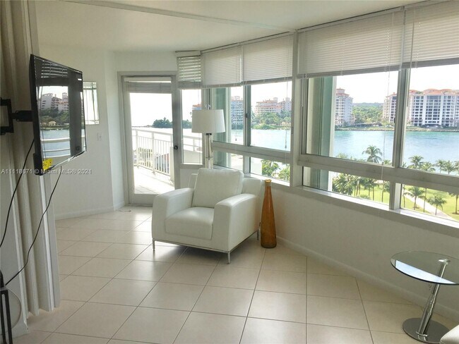 Foto del edificio - 400 South Pointe Dr