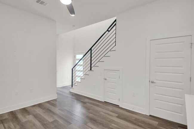 Foto del edificio - 6325 Ponca St