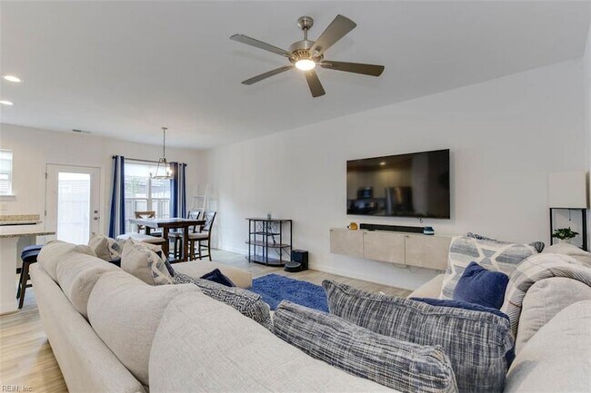 Building Photo - 2416 Trafton Pl