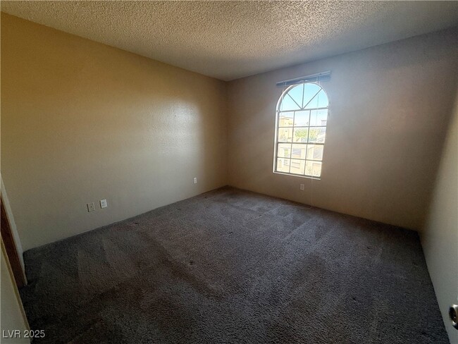 Foto del edificio - 2981 Juniper Hills Blvd