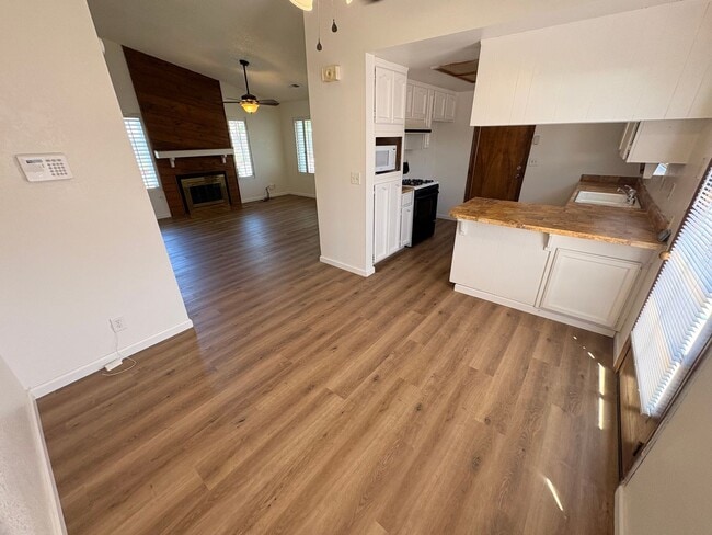 Foto del edificio - Nice 2 bedroom, 2 bathroom home for Rent in North Visalia.