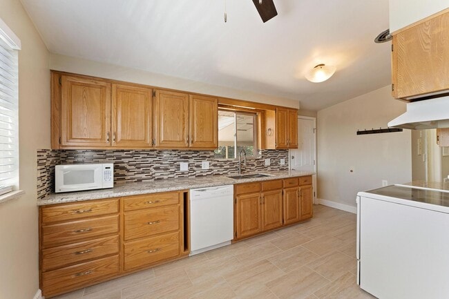 Building Photo - 4243 S Lynne Ln