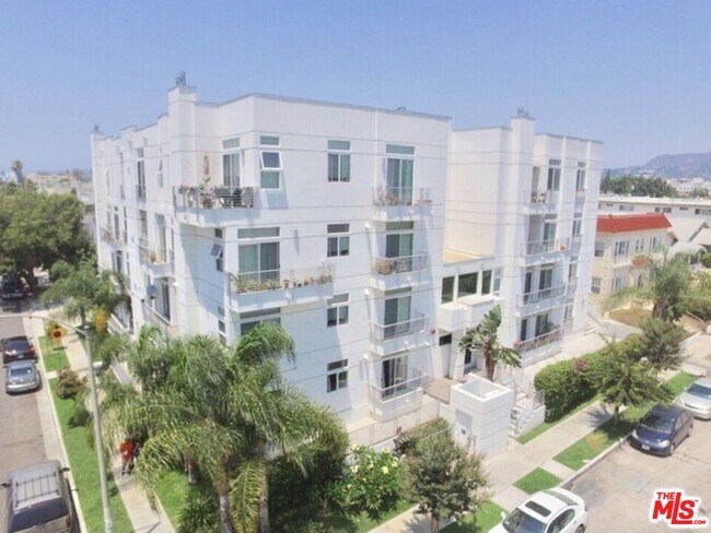 Foto del edificio - 401 N Serrano Ave