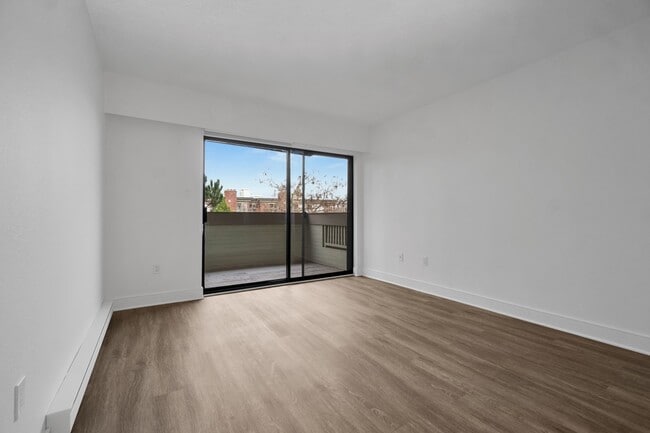 Photo du bâtiment - 1220 & 1236 Pandora Avenue