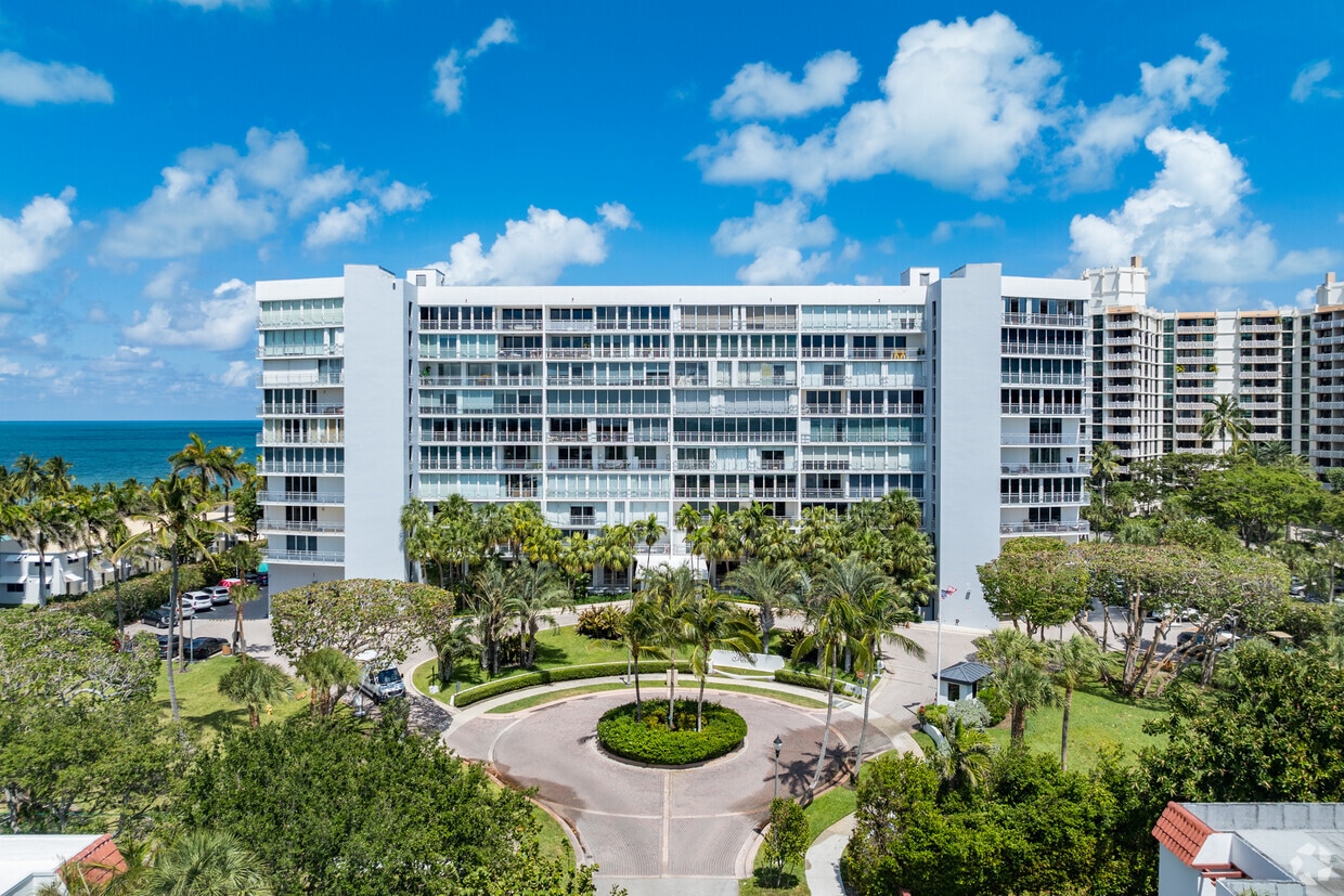 Mar Azul Condominium - 6 Units Available for Rent | Key Biscayne, FL | Apartments.com Mar Azul Condominium - 6 Units Available for Rent | Key Biscayne, FL | Apartments.com