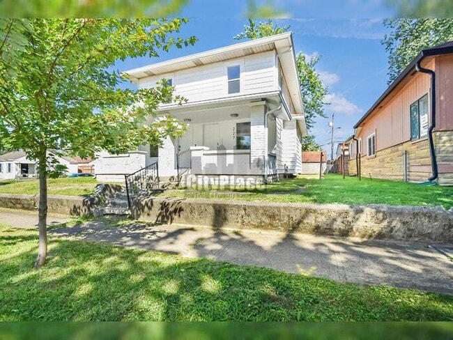 Photo - 227 S Dearborn St House