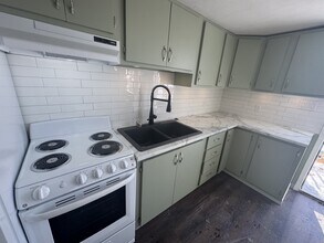 Building Photo - 10437 Rue Principale