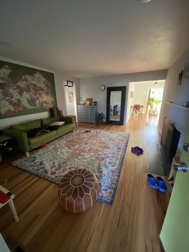 living room - 4243 SE 80th Ave