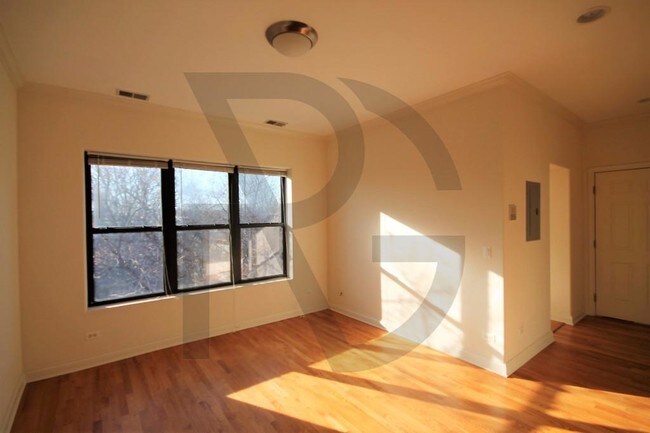 Building Photo - 3238 W Leland Ave