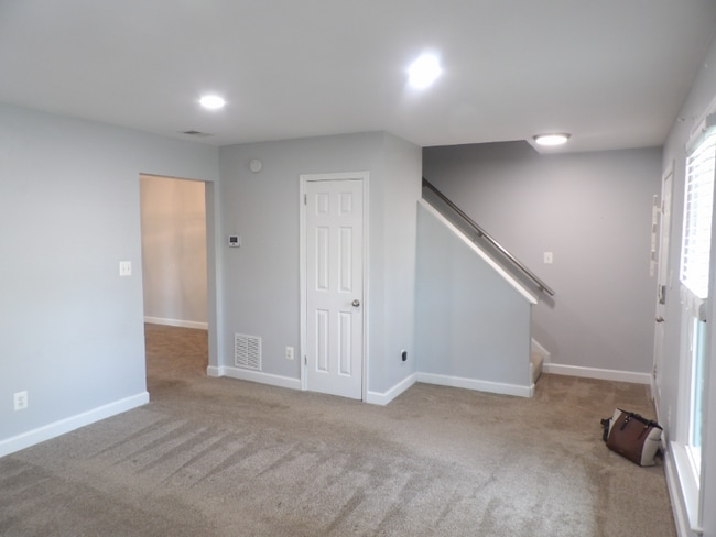 Building Photo - 413 Forest Ct