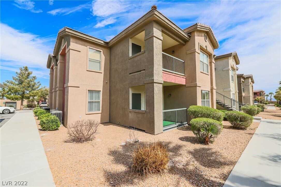 Foto principal - 8000 W Badura Ave