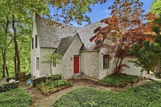 Building Photo - 117 Renwick Dr