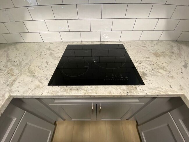 Foto del edificio - "TinyHouse" Apartment Downstairs - Washer/Dryer, Dishwasher, AC, Parking Space