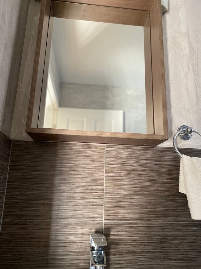 Foto del edificio - 3642 W 119th St