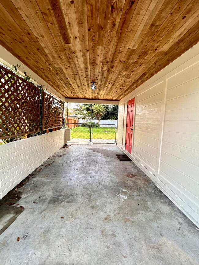 Building Photo - Charming downtown Orlando 2/1 bungalow – c...