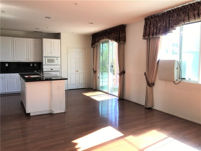 Foto del edificio - 16295 Magnolia Way