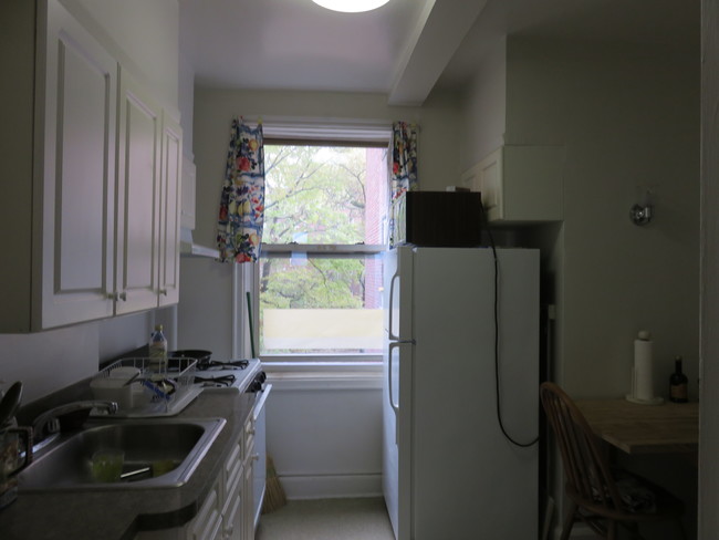 Building Photo - 5 Larchmont Acres
