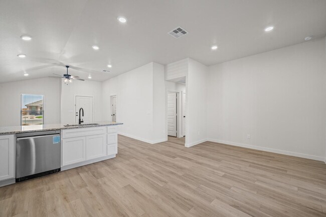 Foto del edificio - 2013 Cottonwood Ave