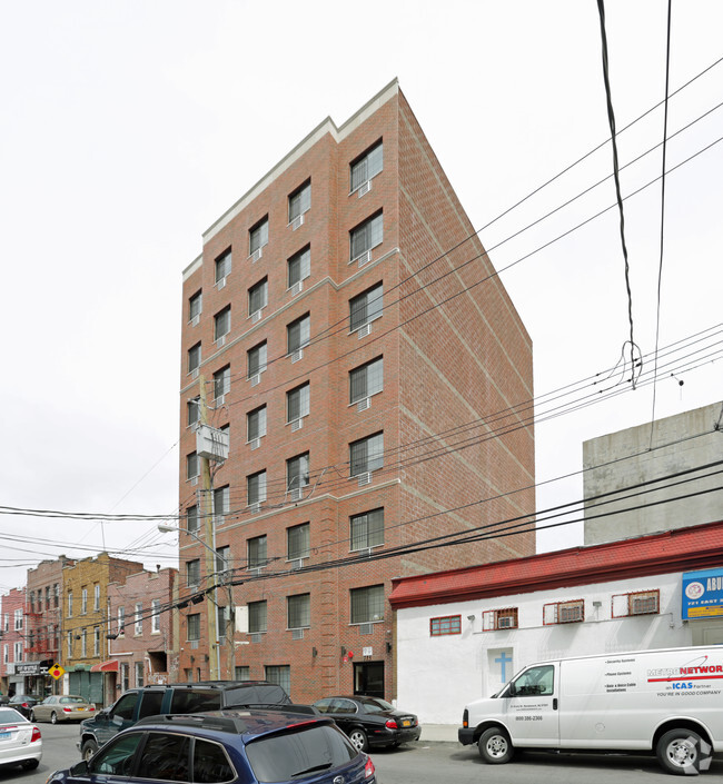 Building Photo - 715 E 214th St