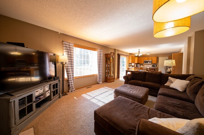 Foto del edificio - 17473 Hayes Ave