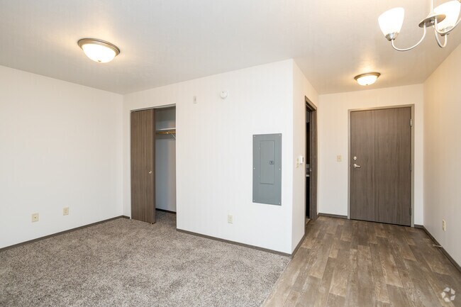 Studio - 468SF - Bedroom - Willows Edge Commons
