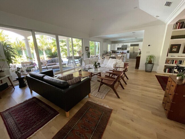 Foto del edificio - 678 Woodcrest Rd