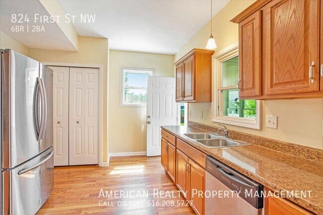 Foto del edificio - 824 First St NW