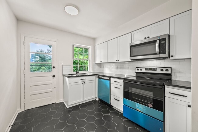 Foto del edificio - 1640 W Northwest Blvd