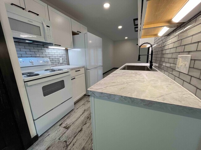 Building Photo - 2308 Tally Green Ct