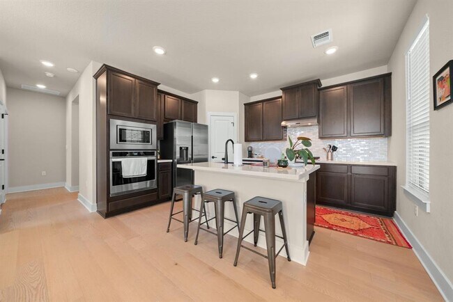 Foto del edificio - 8417 Laughlin Ln