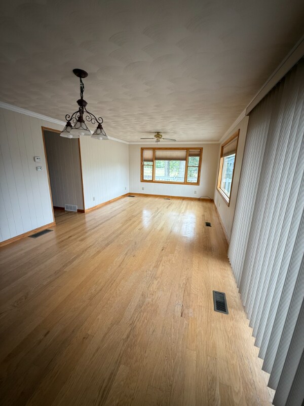 Foto del edificio - 1059 Crown Point Dr