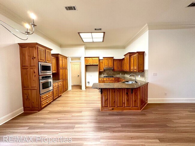 Building Photo - 4 br, 3 bath House - 10723 Hillbrook Ave