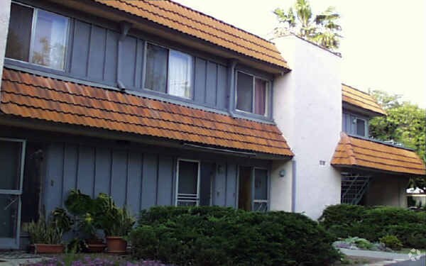 Building Photo - Shady Oaks