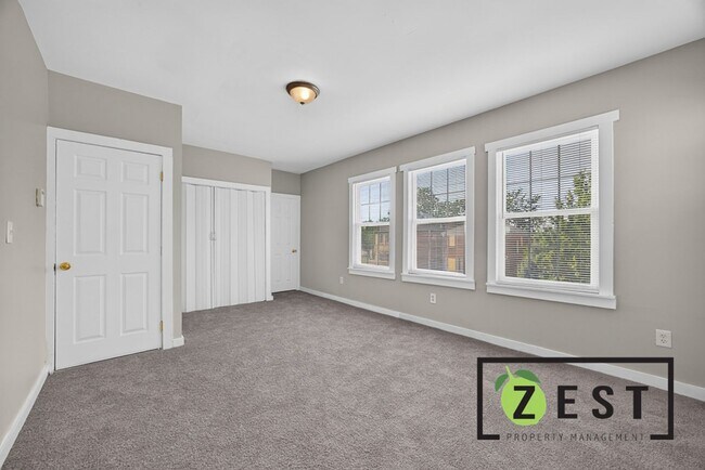 Foto del edificio - 3329 Waverly St