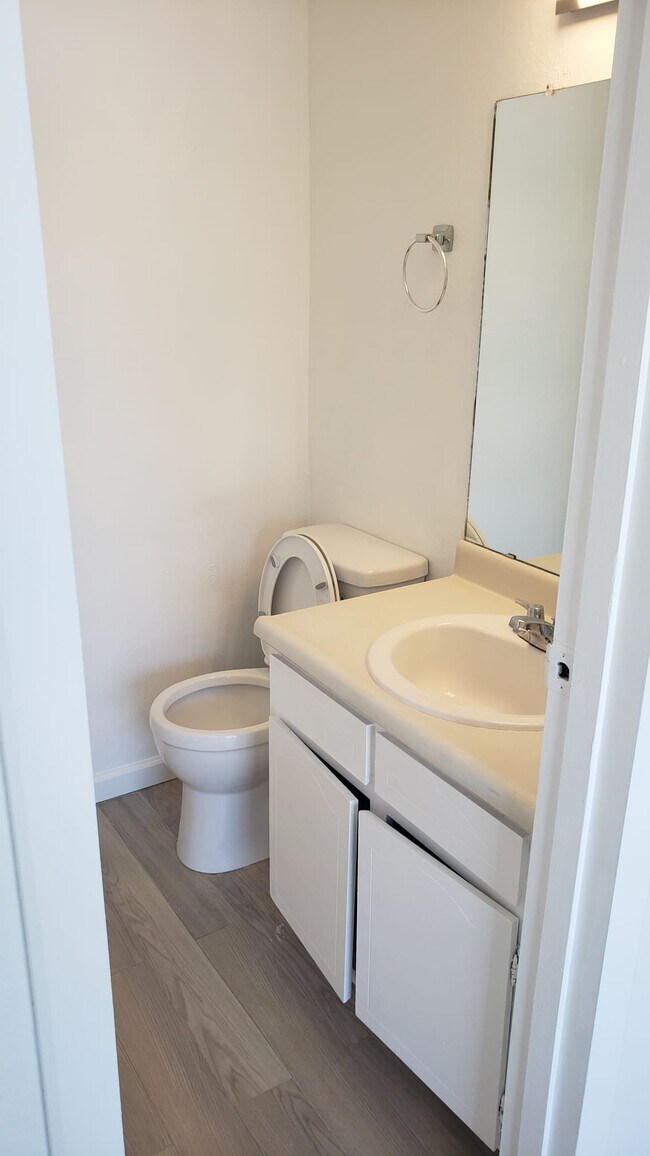 Bedroom Bath - 3501 Juan Tabo Blvd NE