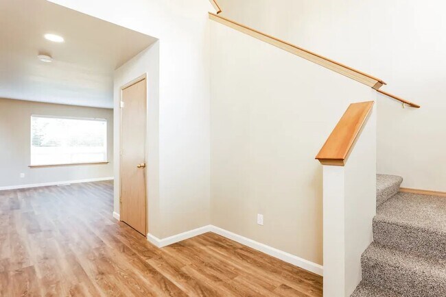 Foto del edificio - 8008 Upper Ridge Rd