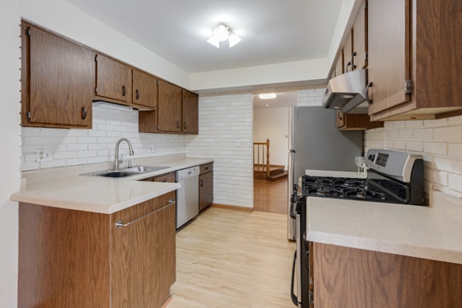 Building Photo - 811 Cross Creek Ct