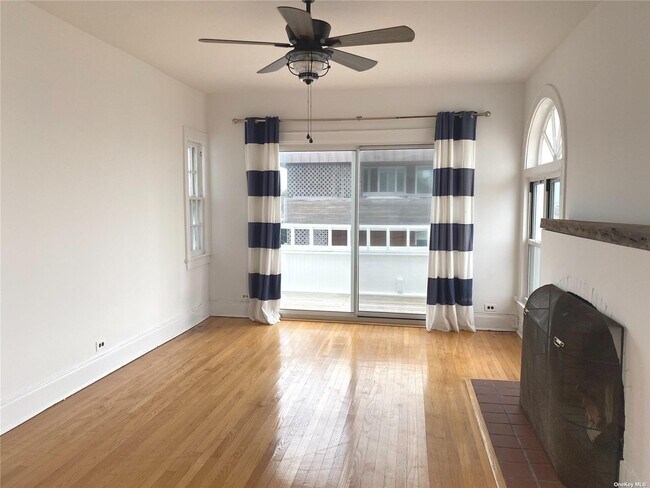 Building Photo - 23 Troy Ave