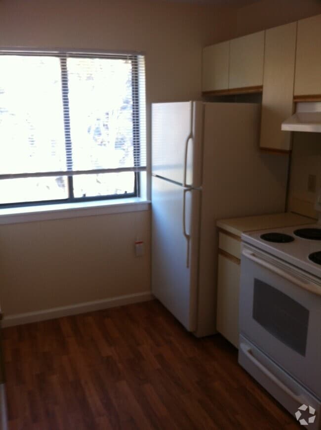 Apartments For Rent in Glenville, CT with EV Charging 2 Rentals