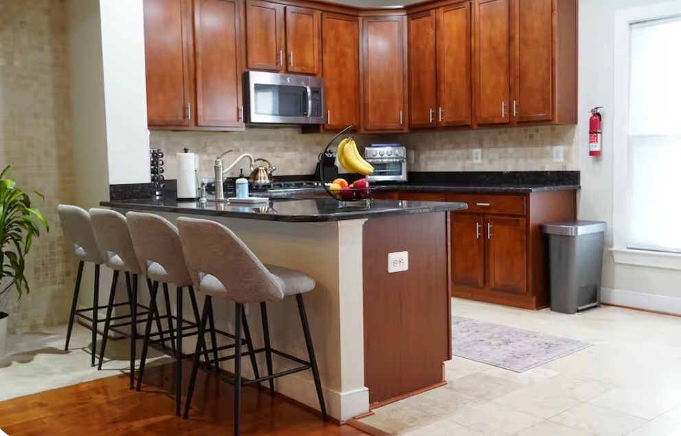Cocina en el segundo nivel. Planta abierta. - 5608 Baltimore Ave