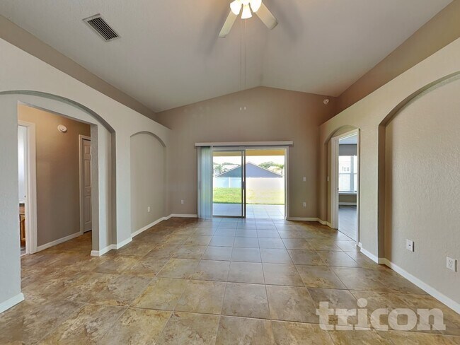 Foto del edificio - 569 Cody Caleb Dr