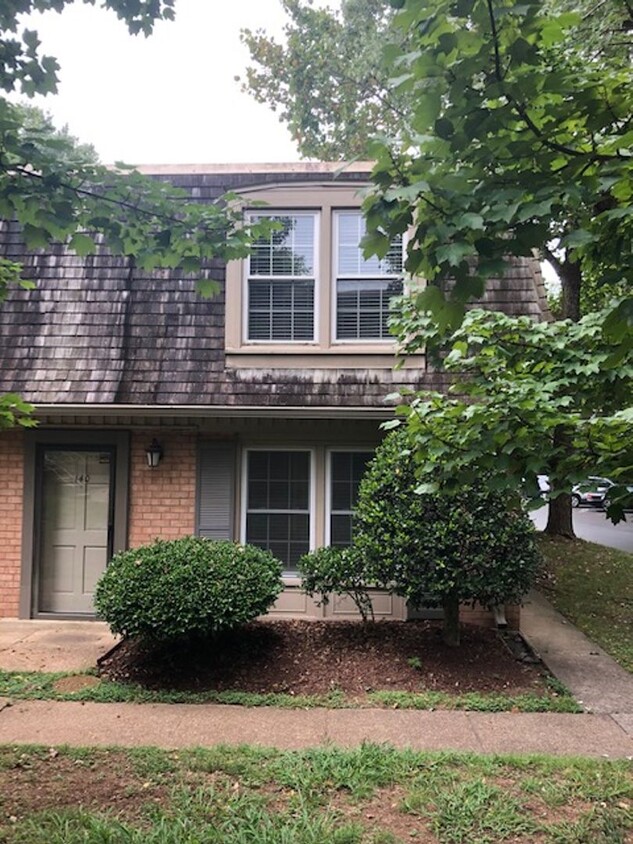 Primary Photo - 2 bed/1.5 Bath Condo in Green Hills, Commu...