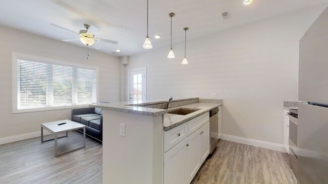 Interior Photo - 309 W Washington St