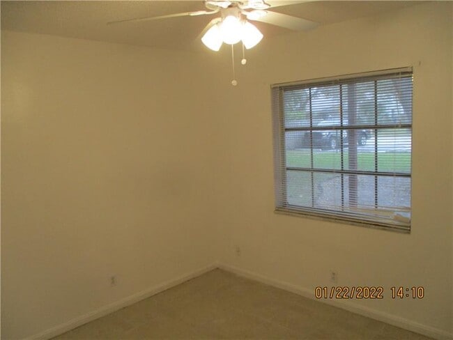 Building Photo - 9008 NW 38th Dr