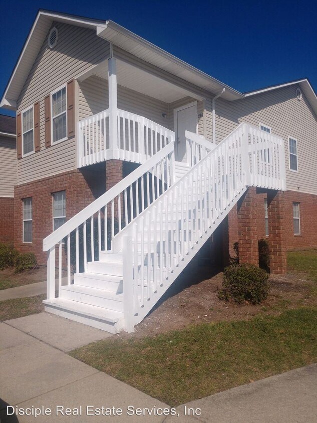 228 Magnolia Plantation Ct, Hinesville, GA 31313 Room for Rent in