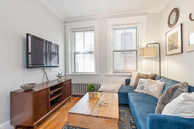 Building Photo - 70 Phillips St